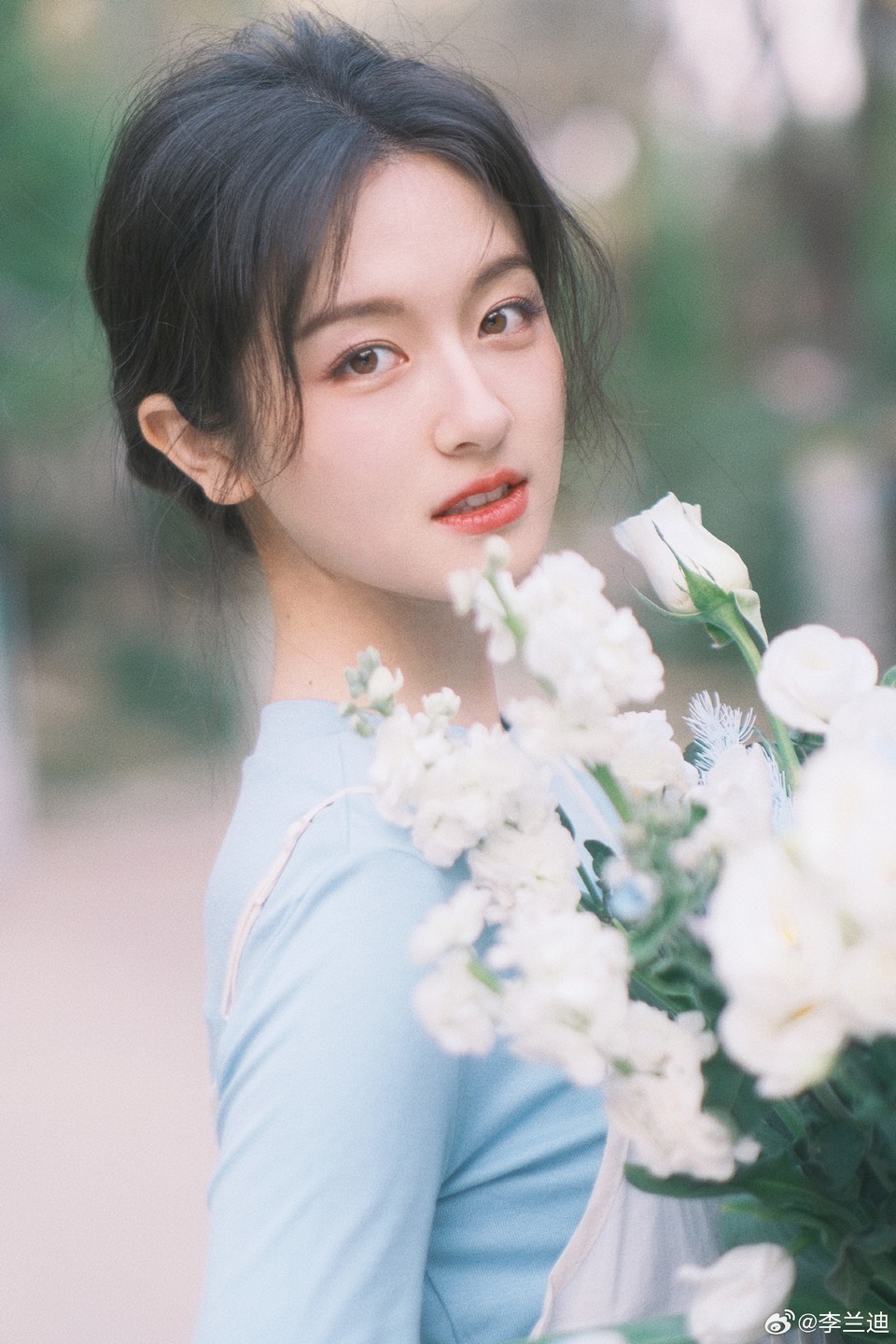 李兰迪接收爱意讯号 给浪漫的日子增添几缕花香  第5张