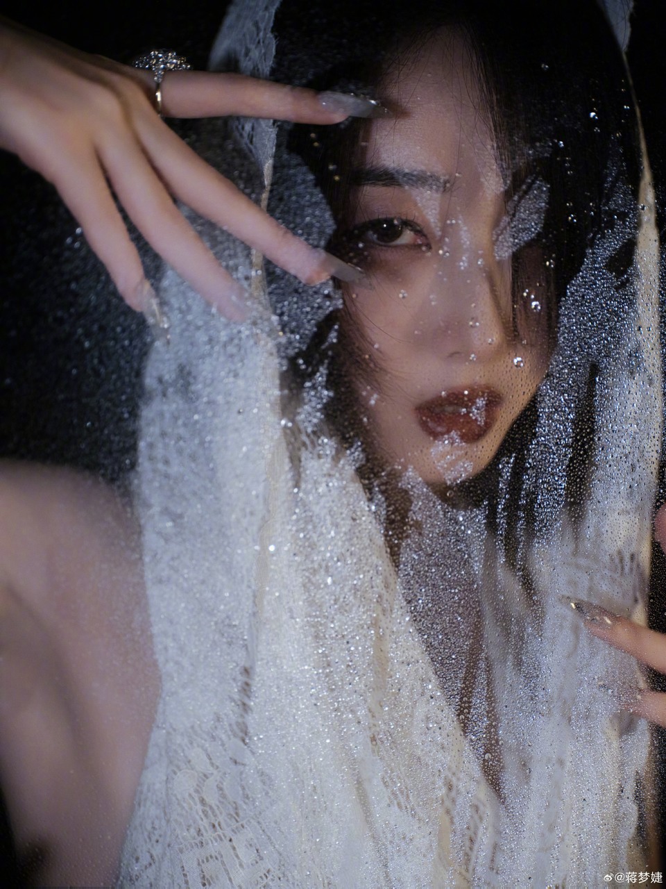 蒋梦婕化身魔法巫师 定格瞬间展现别样风格
