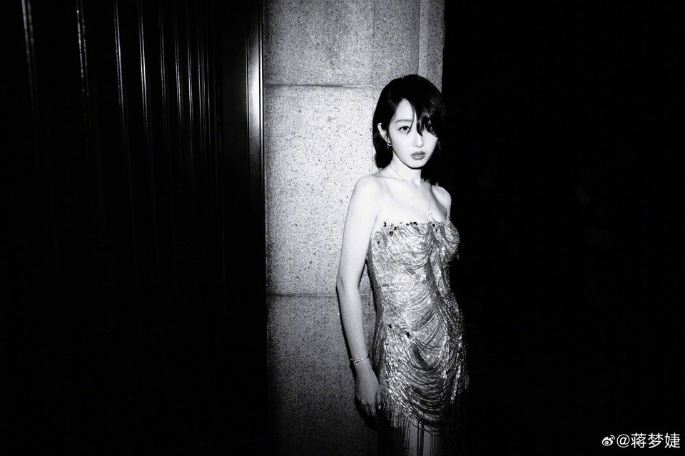 蒋梦婕汹涌暗夜最闪耀 捕捉这一刻瞬间