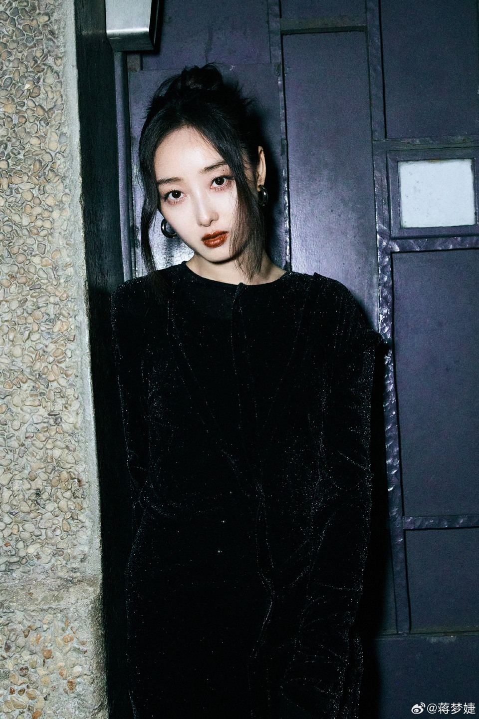 蒋梦婕坠入黑夜缝隙 夜色降临诠释真实独特  第10张
