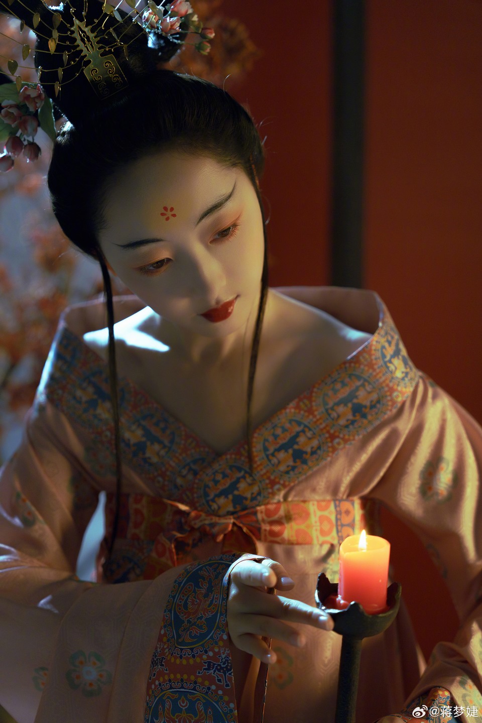 蒋梦婕解锁古风美桃 一起来感受东方美学的魅力