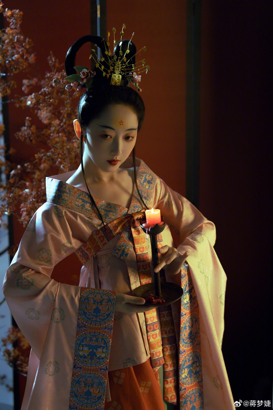 蒋梦婕解锁古风美桃 一起来感受东方美学的魅力