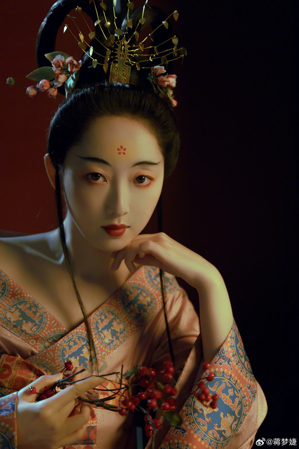 蒋梦婕解锁古风美桃 一起来感受东方美学的魅力
