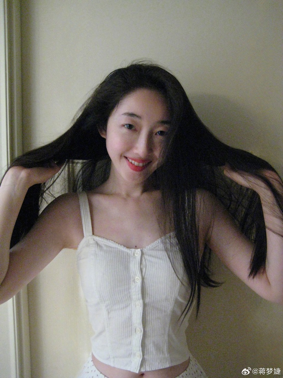 蒋梦婕给自己空间享受生活 一起迎接美好明天