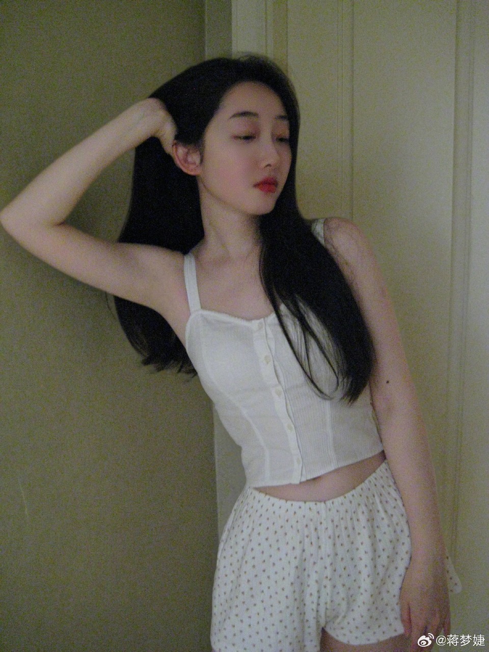 蒋梦婕给自己空间享受生活 一起迎接美好明天
