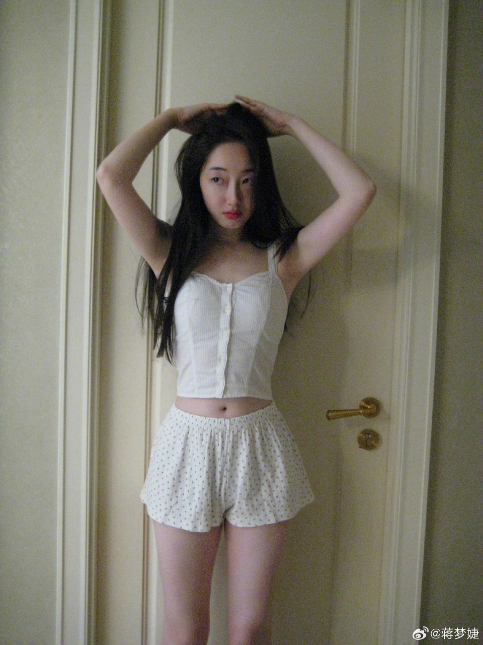 蒋梦婕给自己空间享受生活 一起迎接美好明天