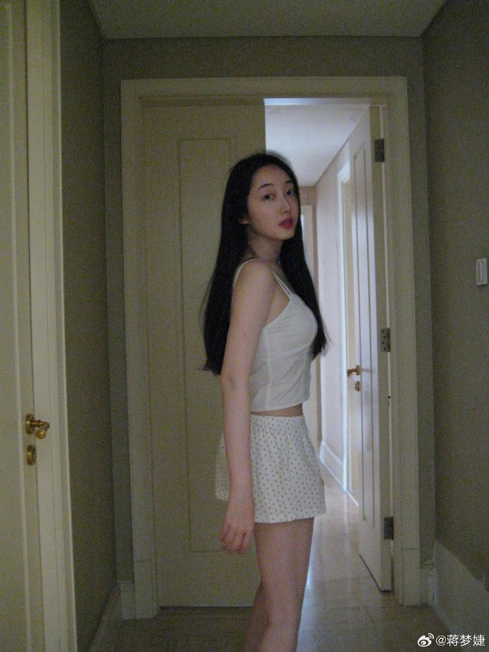 蒋梦婕给自己空间享受生活 一起迎接美好明天