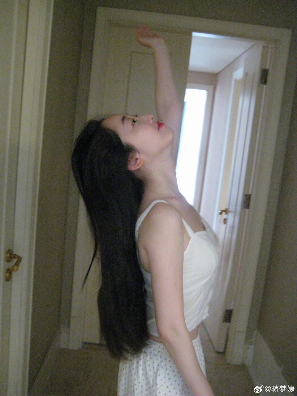 蒋梦婕给自己空间享受生活 一起迎接美好明天