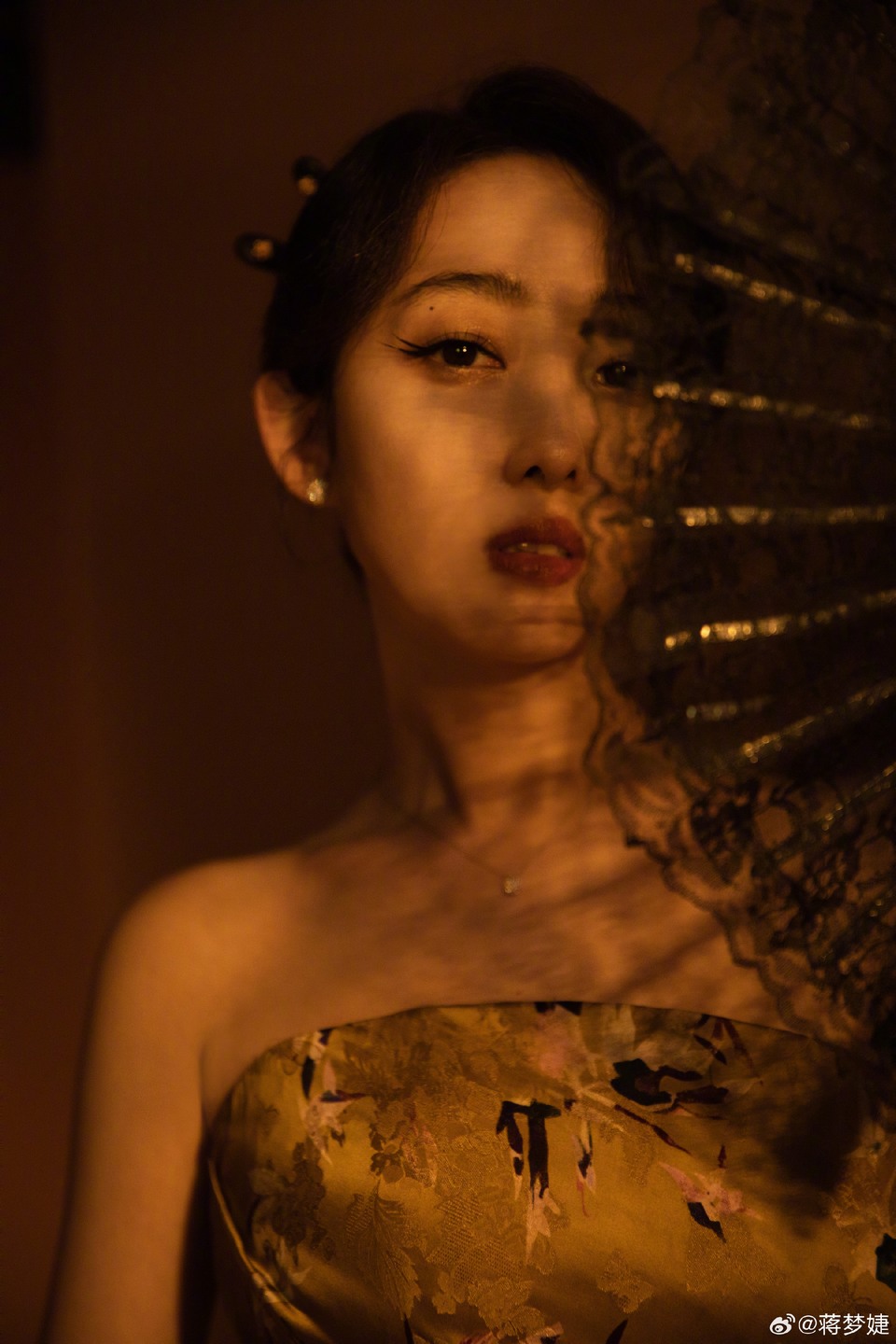 蒋梦婕疏影微香在盎然间流转 自在从容在光影中绽放  第8张