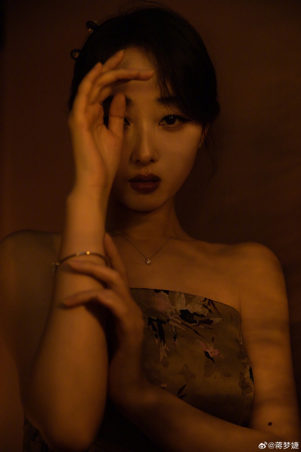 蒋梦婕疏影微香在盎然间流转 自在从容在光影中绽放  第9张