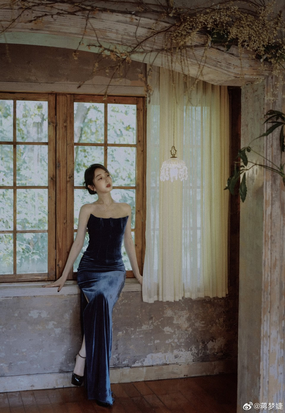 蒋梦婕傲然而立彰显精致格调 气场全开展现纯粹真我  第9张