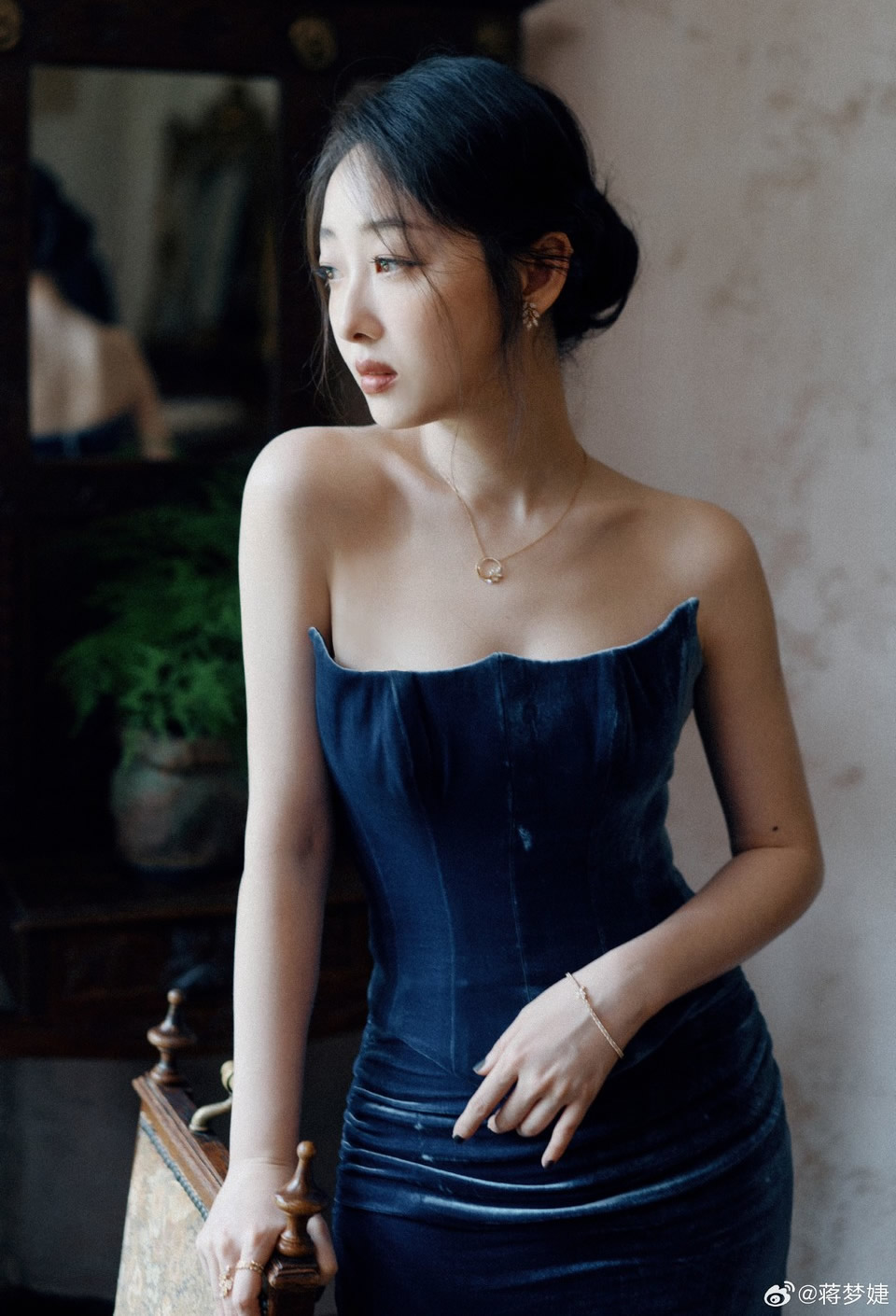 蒋梦婕傲然而立彰显精致格调 气场全开展现纯粹真我  第7张