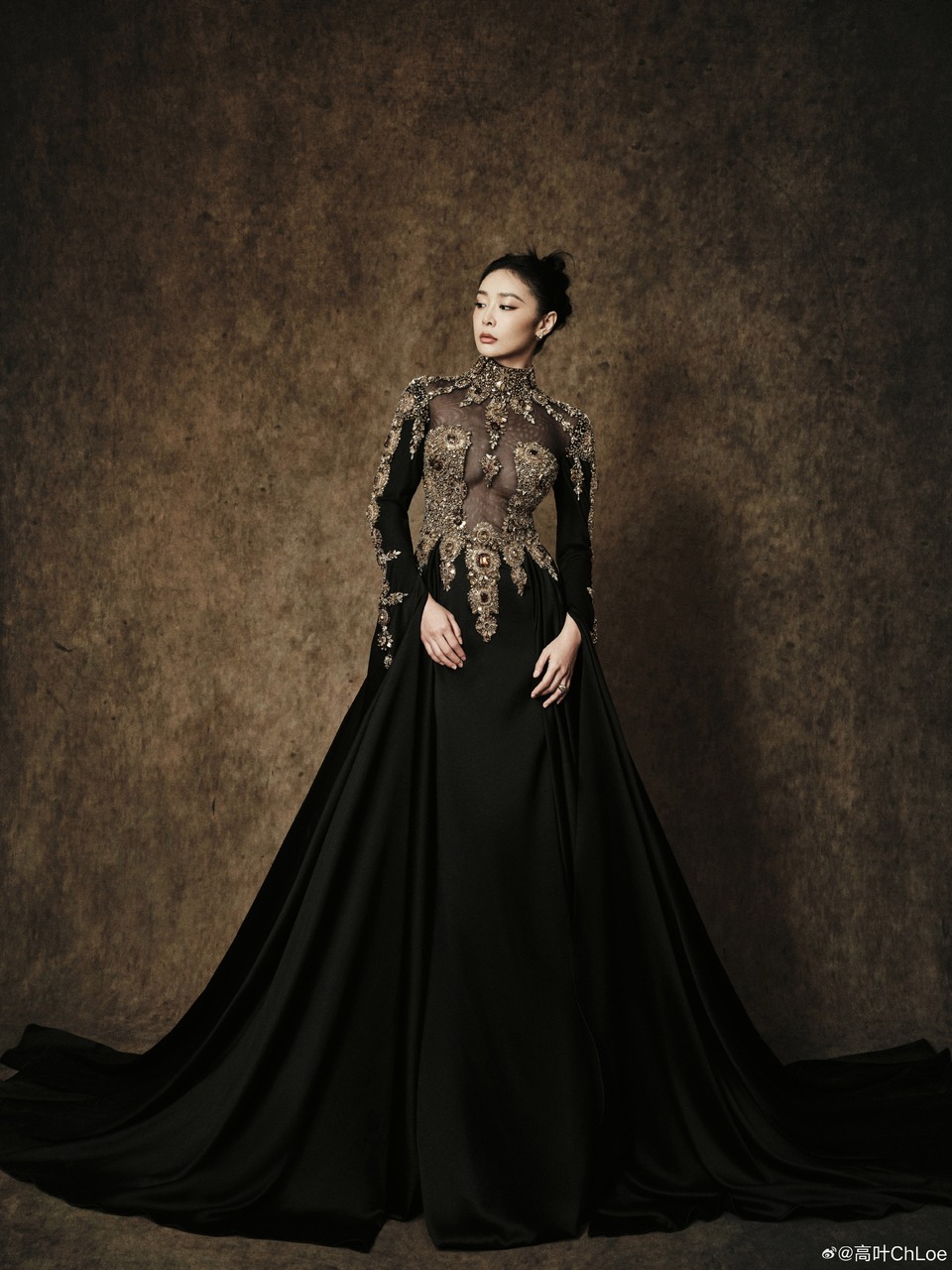 高叶以松弛之姿入画银幕之外的光影诗篇