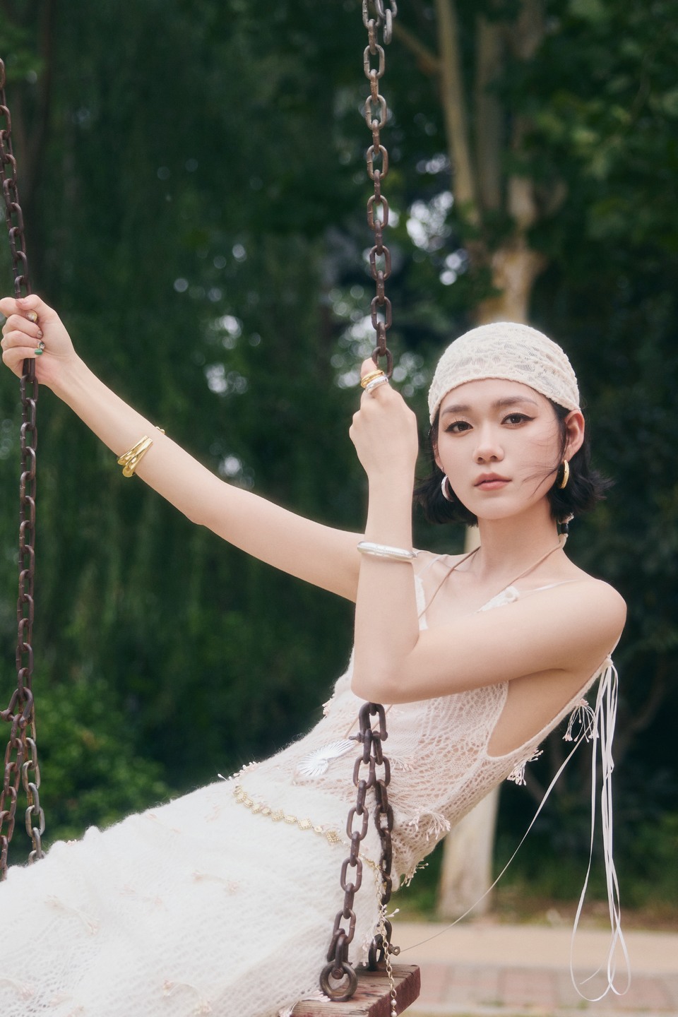 段奥娟步入洛阳林间光斑为裳 感受自由的风  第2张
