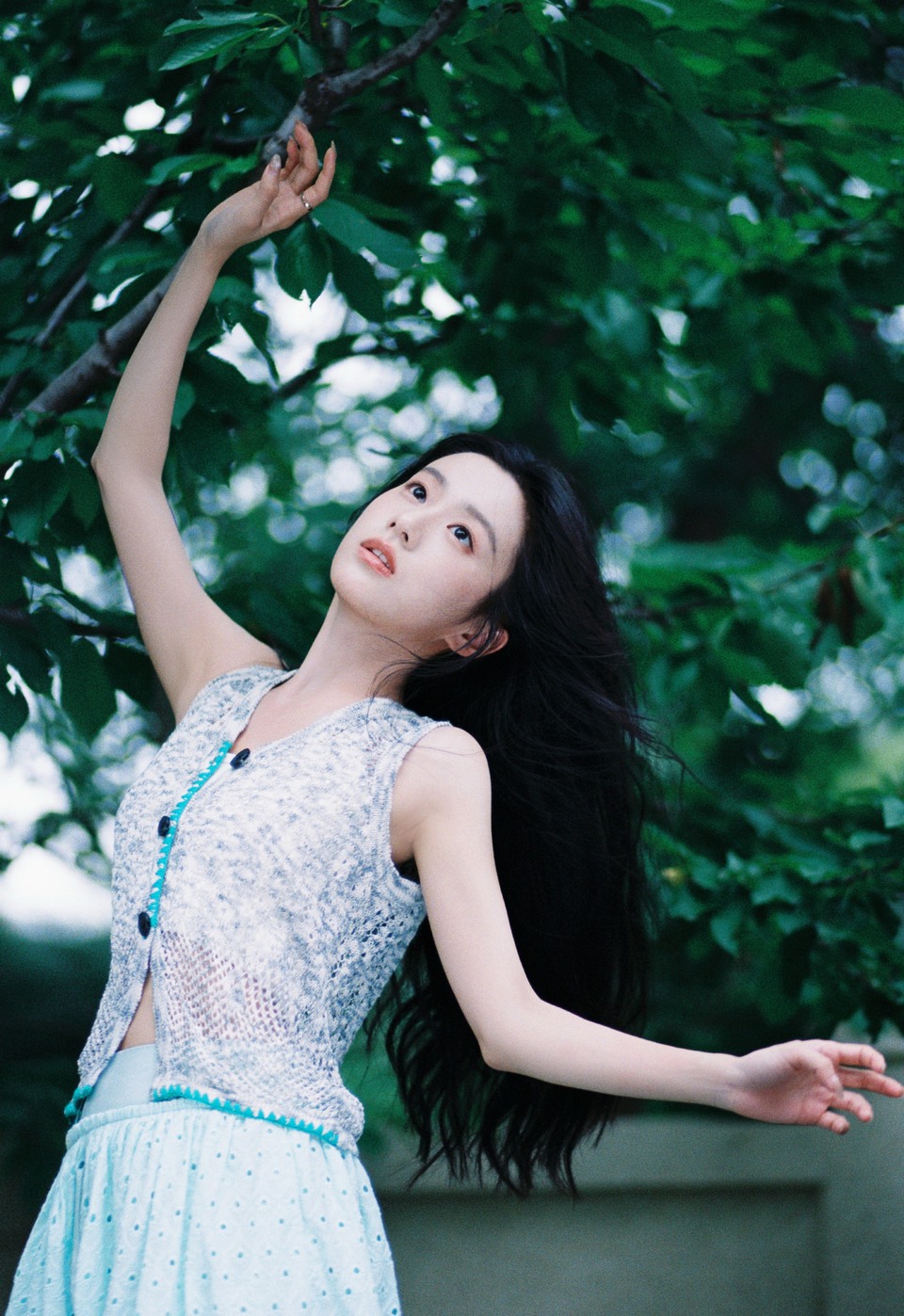 包上恩漫步花妍秘境 花团锦簇邂逅舒意自在