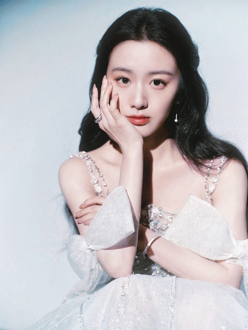 包上恩星空跌落裙摆 翩然回眸唤醒蓝色的潮汐