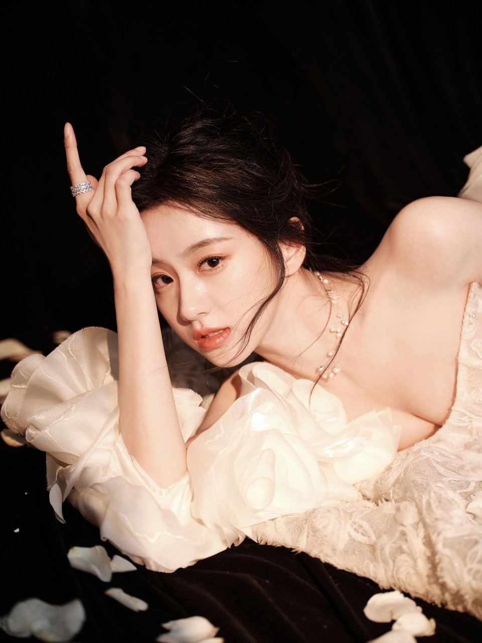 包上恩披上白玫瑰婚纱 于美好「韶华」中绽放优雅  第7张