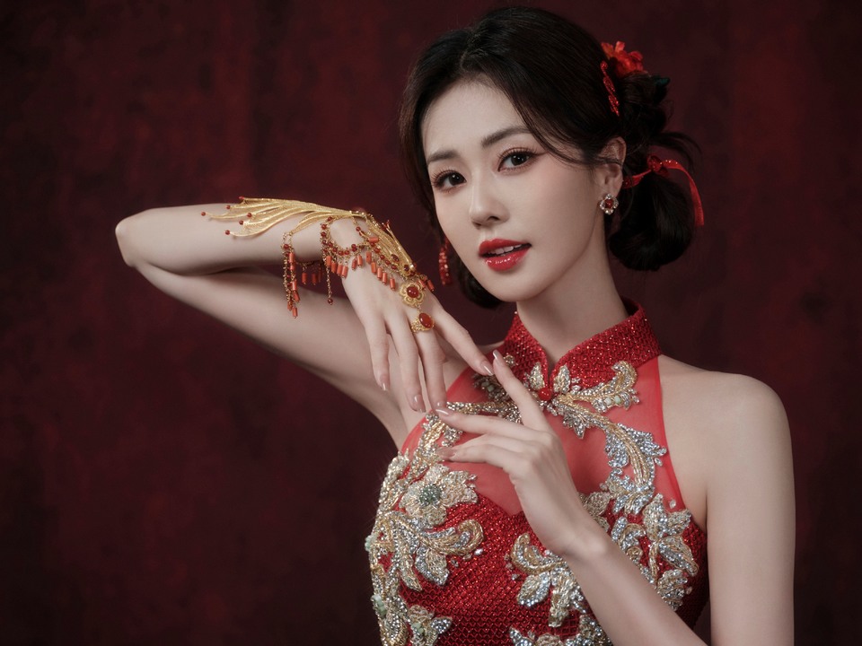 白鹿用金色书写灿烂的新章序曲 在波光粼粼的粉色梦境  第3张