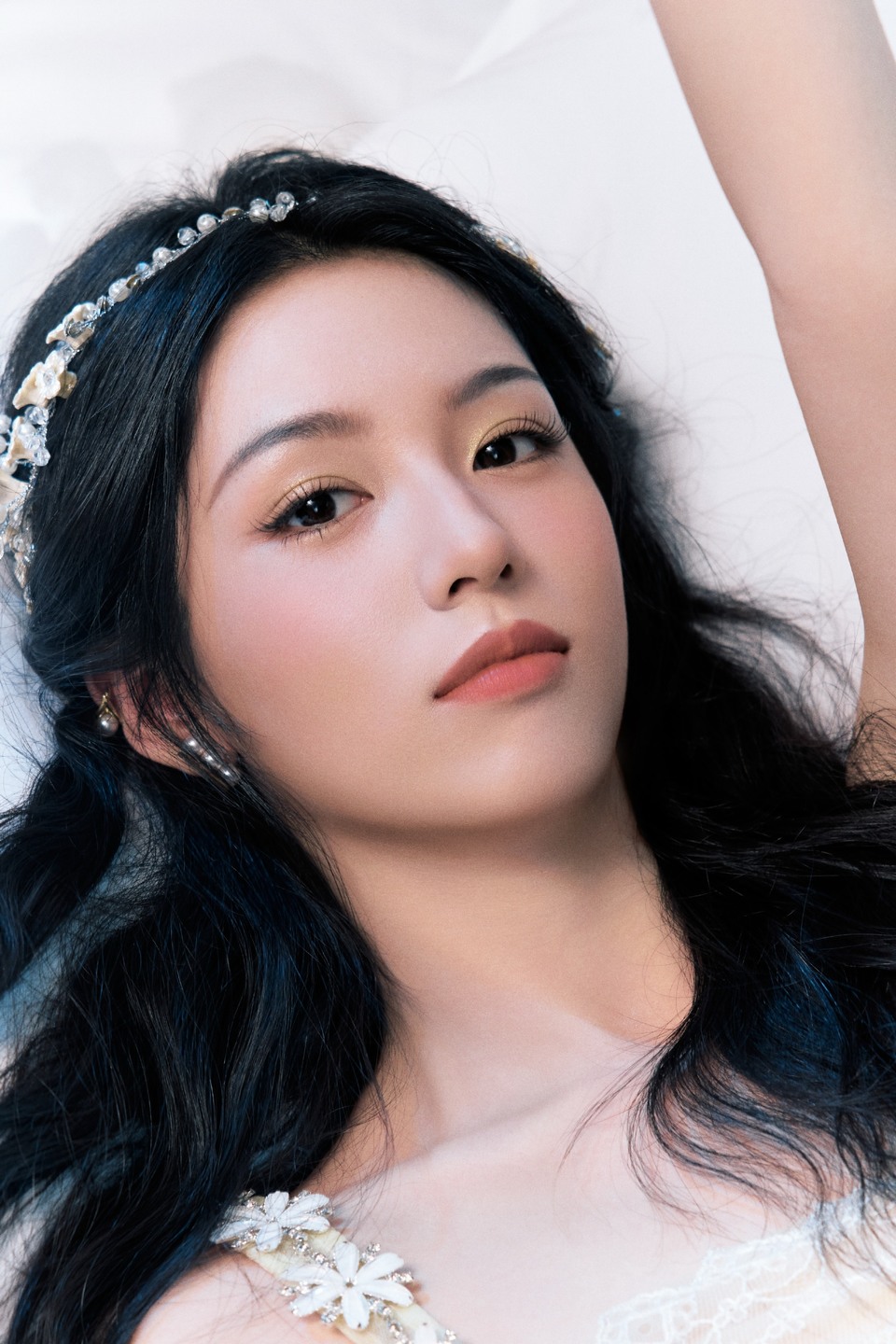 周也云间跃动寻迹夏日明媚 馥郁与甜蜜交织定格