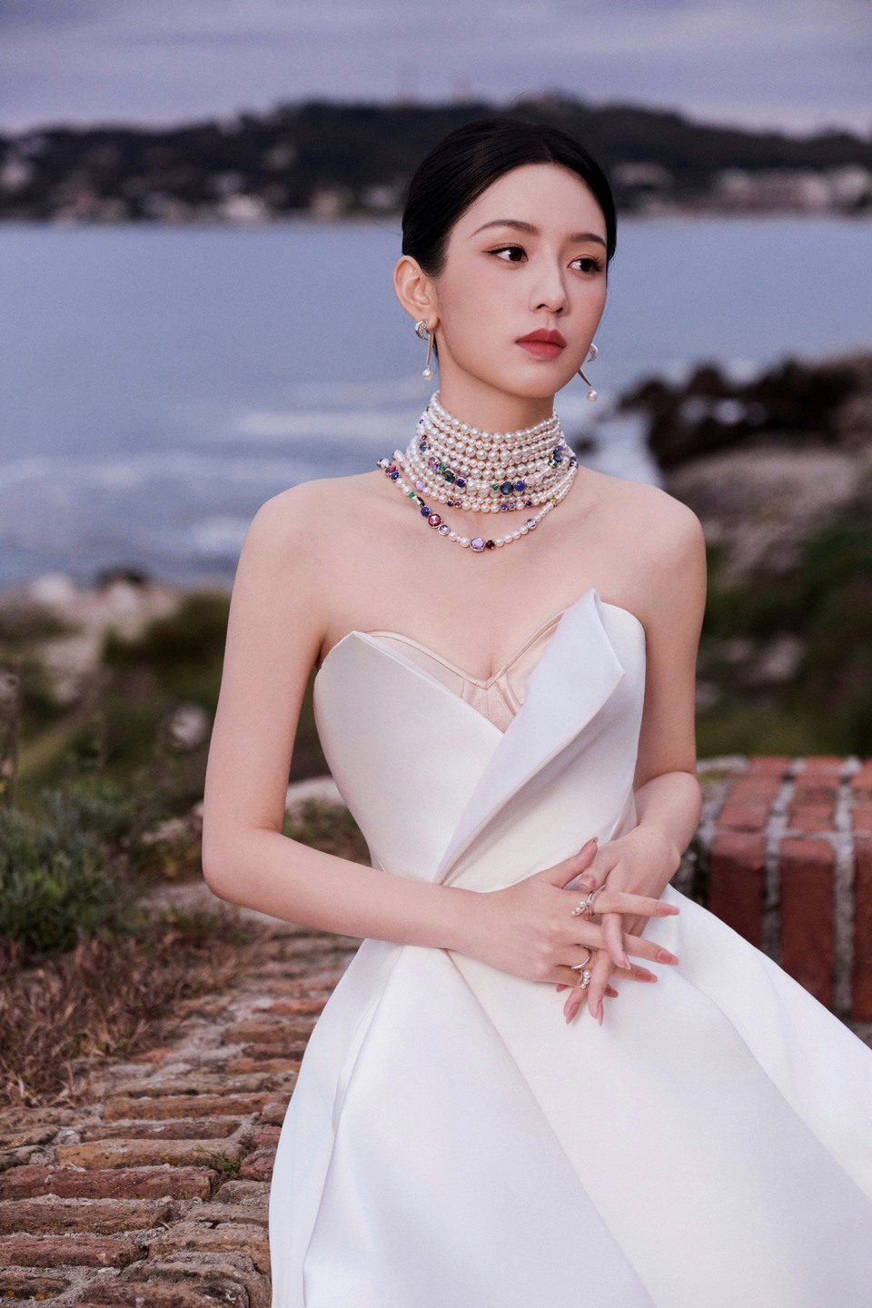 周也海滨暮色如诗 光影于风与浪的平仄间