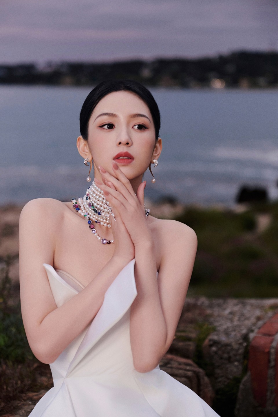 周也海滨暮色如诗 光影于风与浪的平仄间