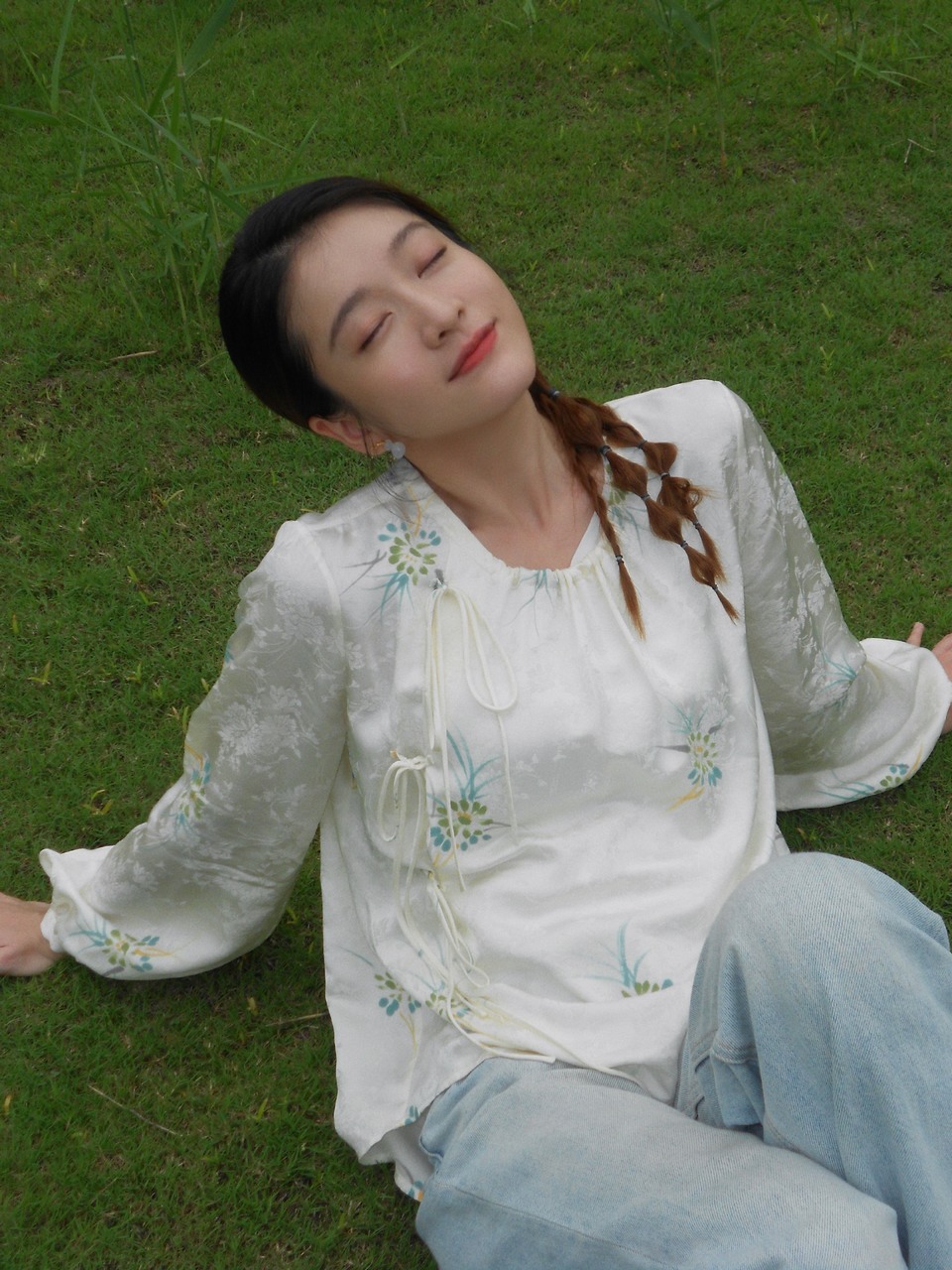 张雪迎趁阳光明媚去郊游 绿草如茵风娇日暖  第2张