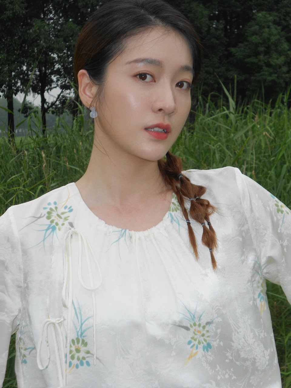 张雪迎趁阳光明媚去郊游 绿草如茵风娇日暖  第6张