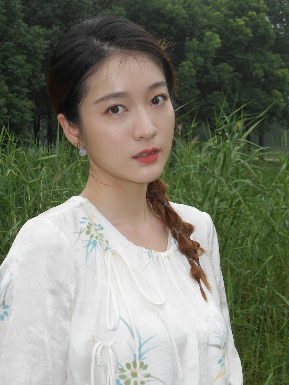 张雪迎趁阳光明媚去郊游 绿草如茵风娇日暖  第4张