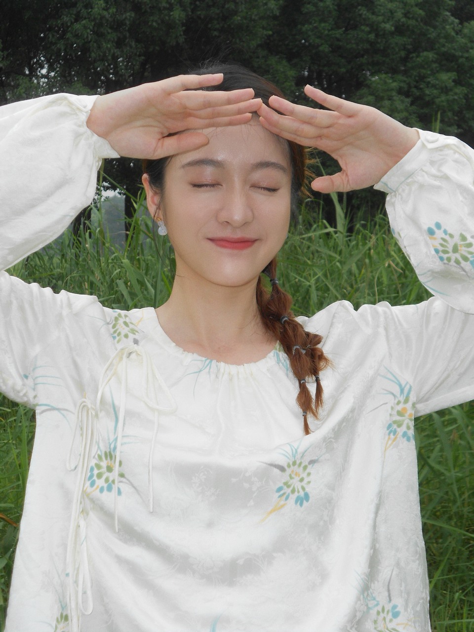 张雪迎趁阳光明媚去郊游 绿草如茵风娇日暖  第7张