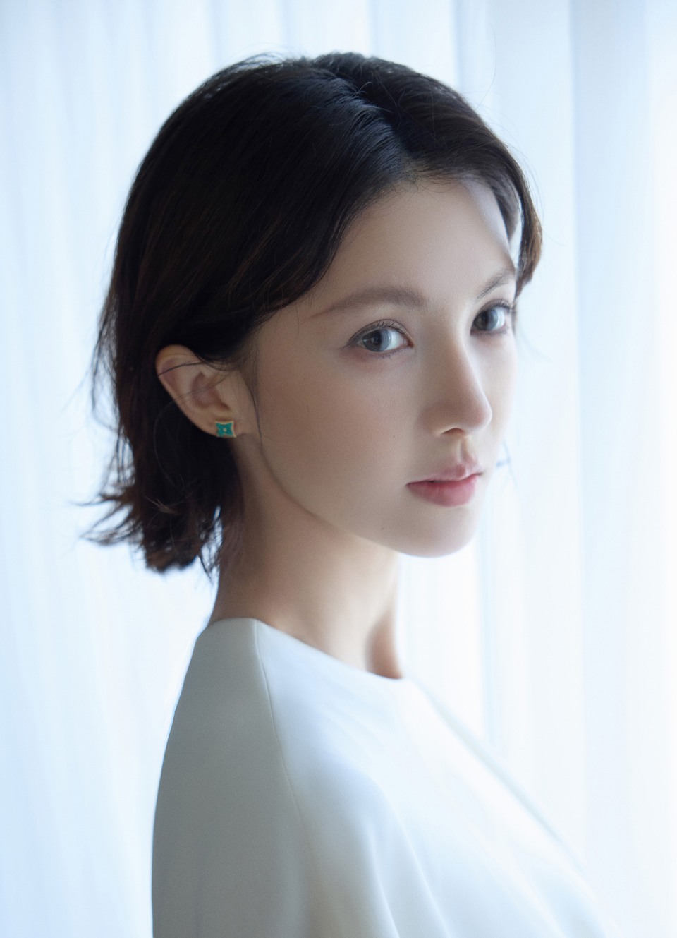 金晨素色长裙层叠成意 照亮影人新程  第9张