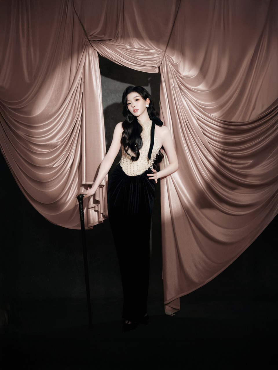 孔雪儿摩登一刻复古美 星光漫洒裙间定格瞬间