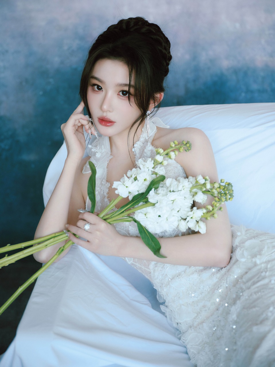 孔雪儿温柔光彩优雅至上 散发出明媚女人味