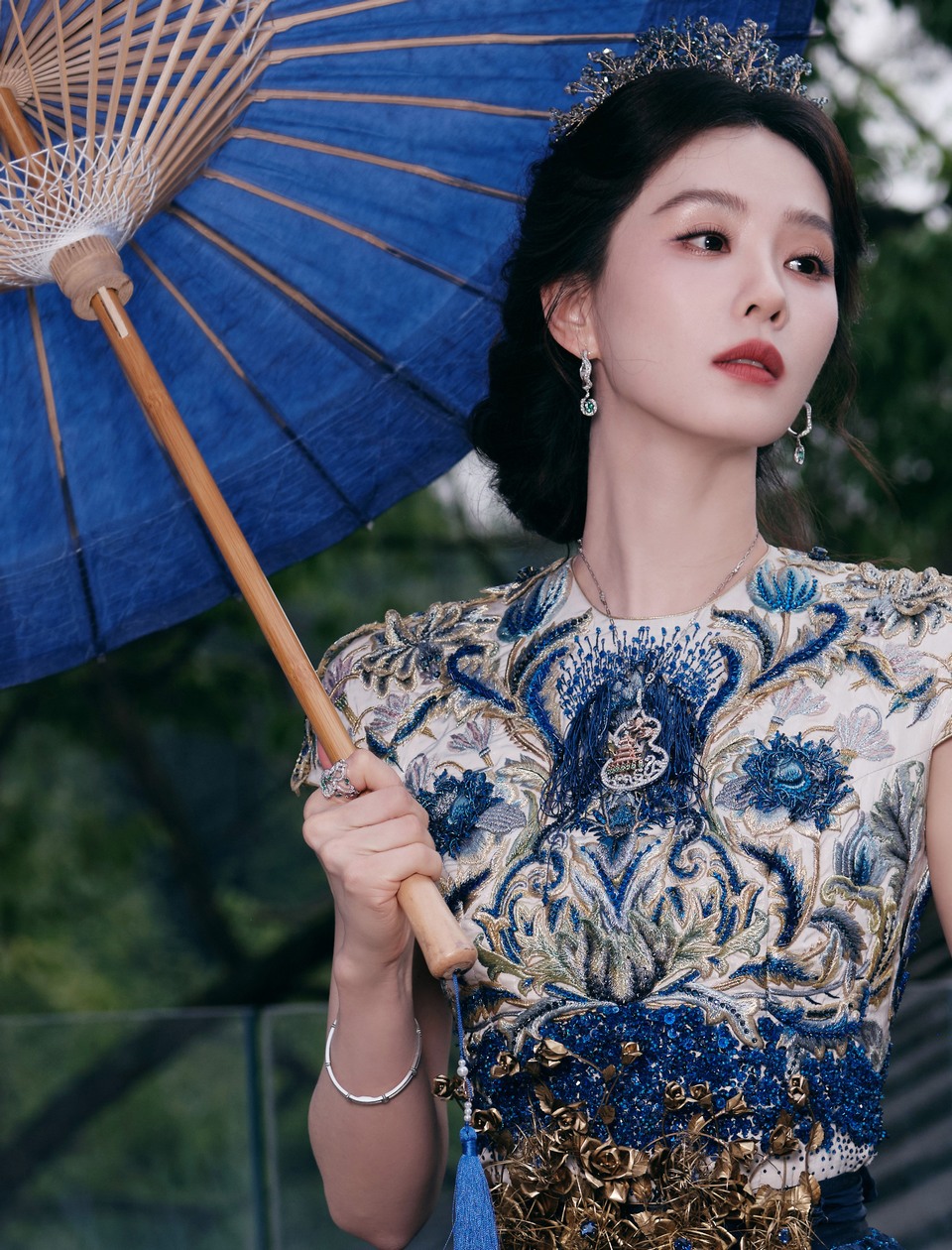 刘诗诗蓝韵依旧灵动旧影 眸中藏星赴一段温柔回响