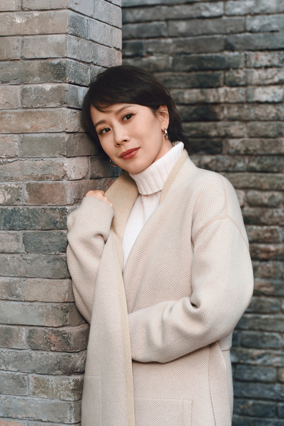 海清漫过北京红墙 掠过成熟女性的柔和与雅致  第8张