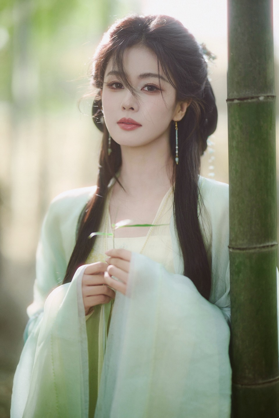 白鹿竹影摇曳恰似故人回眸 花月不曾远去与尔同歌