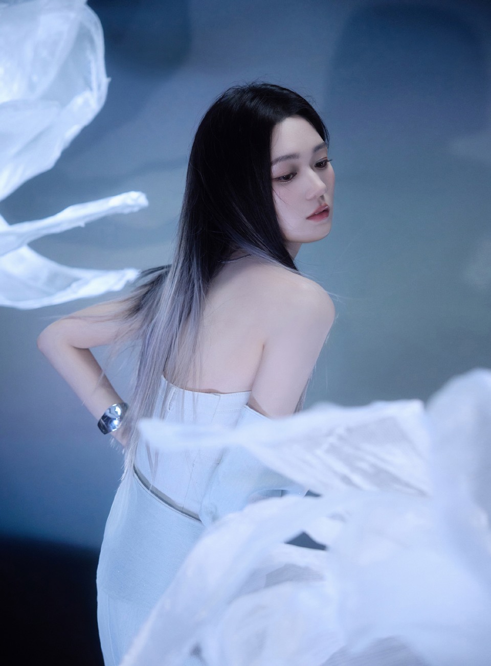 段奥娟影织流光定义精彩 风格无界姿态万千