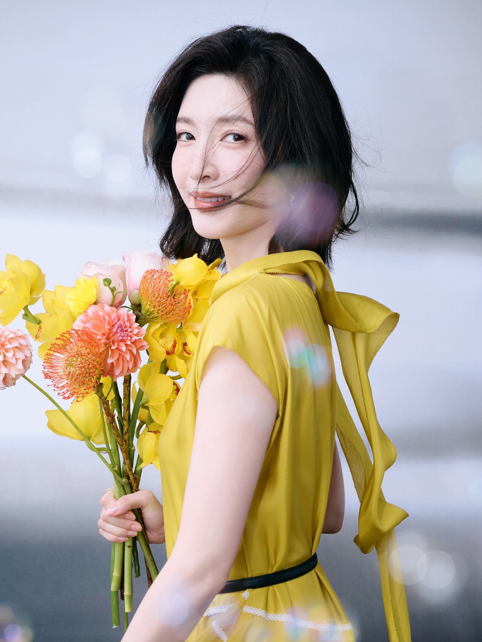 江疏影裙摆摇曳繁花簇拥 万物明媚满身花香