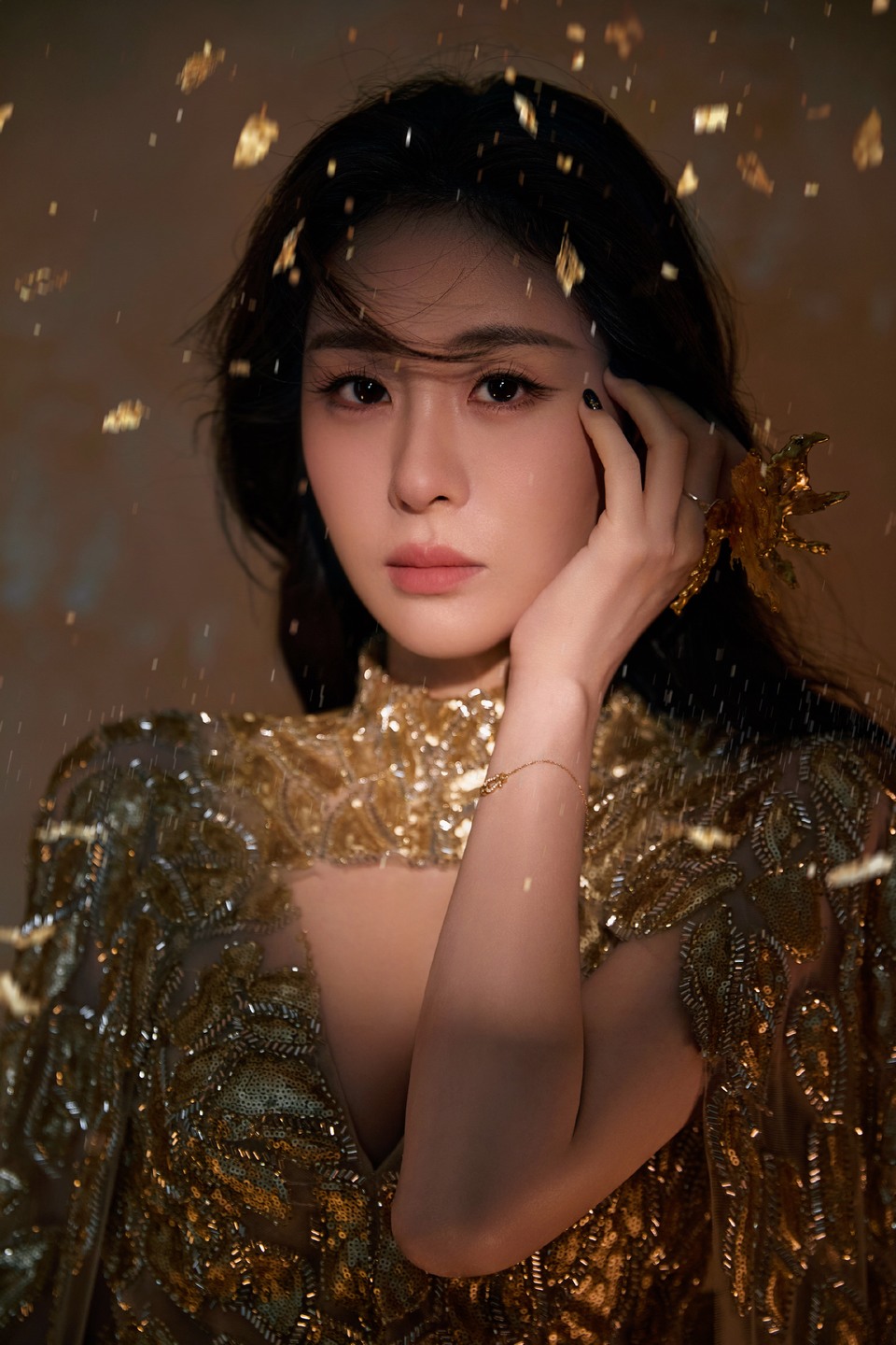 张碧晨鎏金织梦星光倾泻 历炼后盛放出最美的光芒