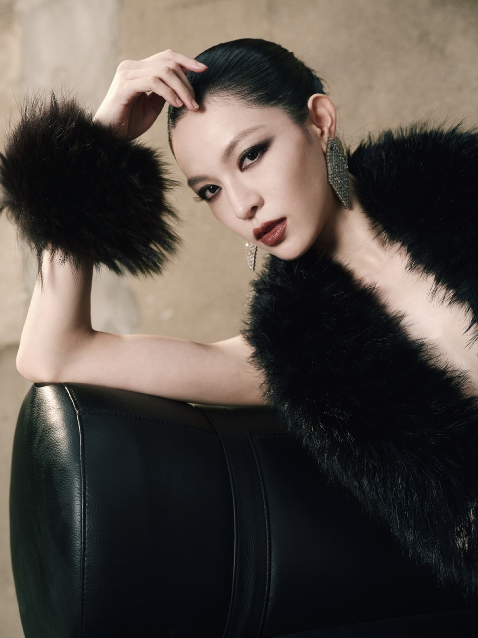 钟楚曦沉醉于自由的狂想曲 解码玩味时尚的多元美学