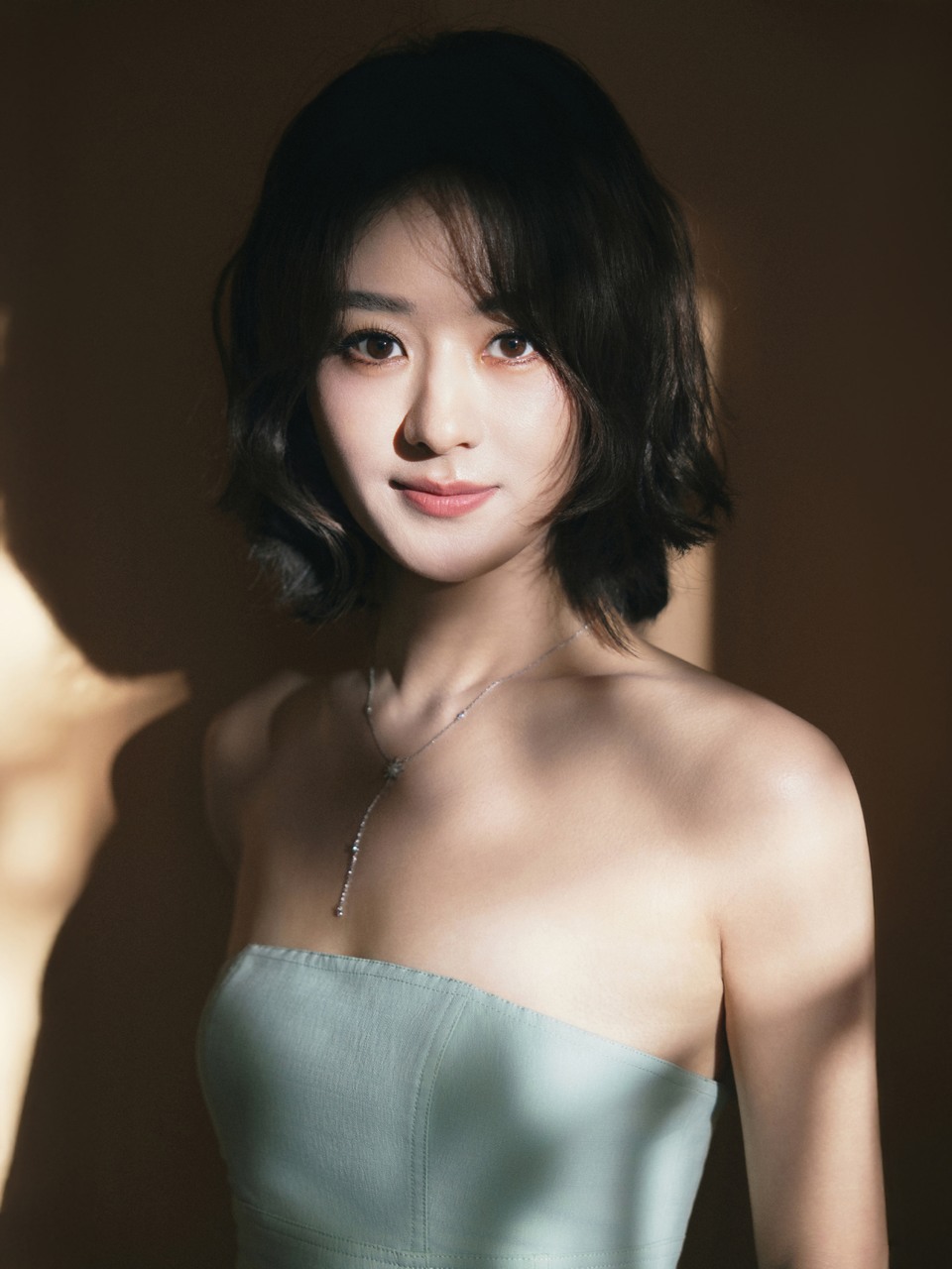 赵丽颖花影婆娑水色澹澹 撷水之色摹风之韵