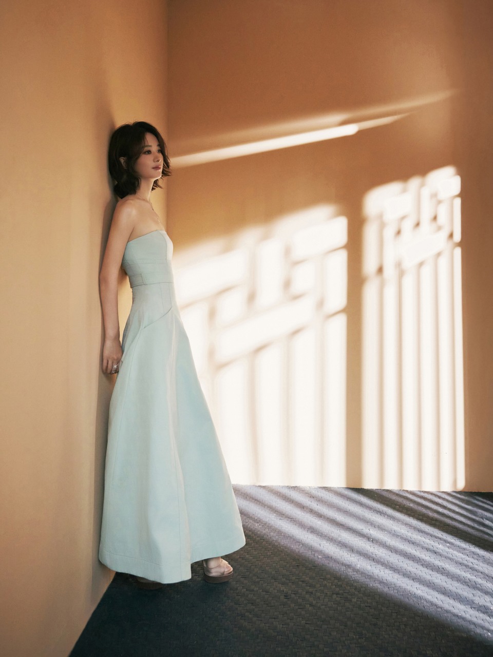 赵丽颖花影婆娑水色澹澹 撷水之色摹风之韵