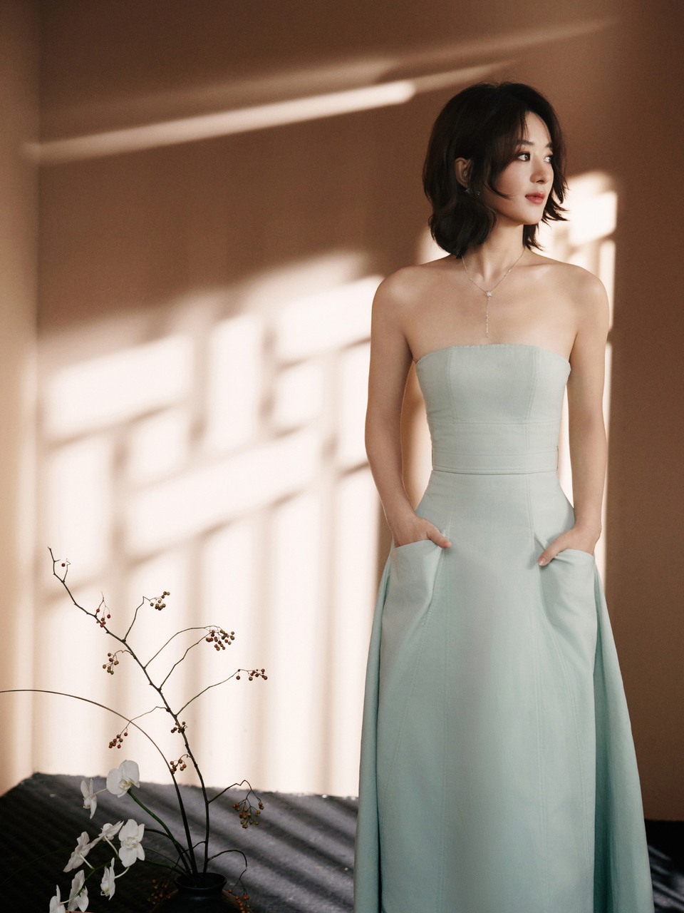 赵丽颖花影婆娑水色澹澹 撷水之色摹风之韵  第9张