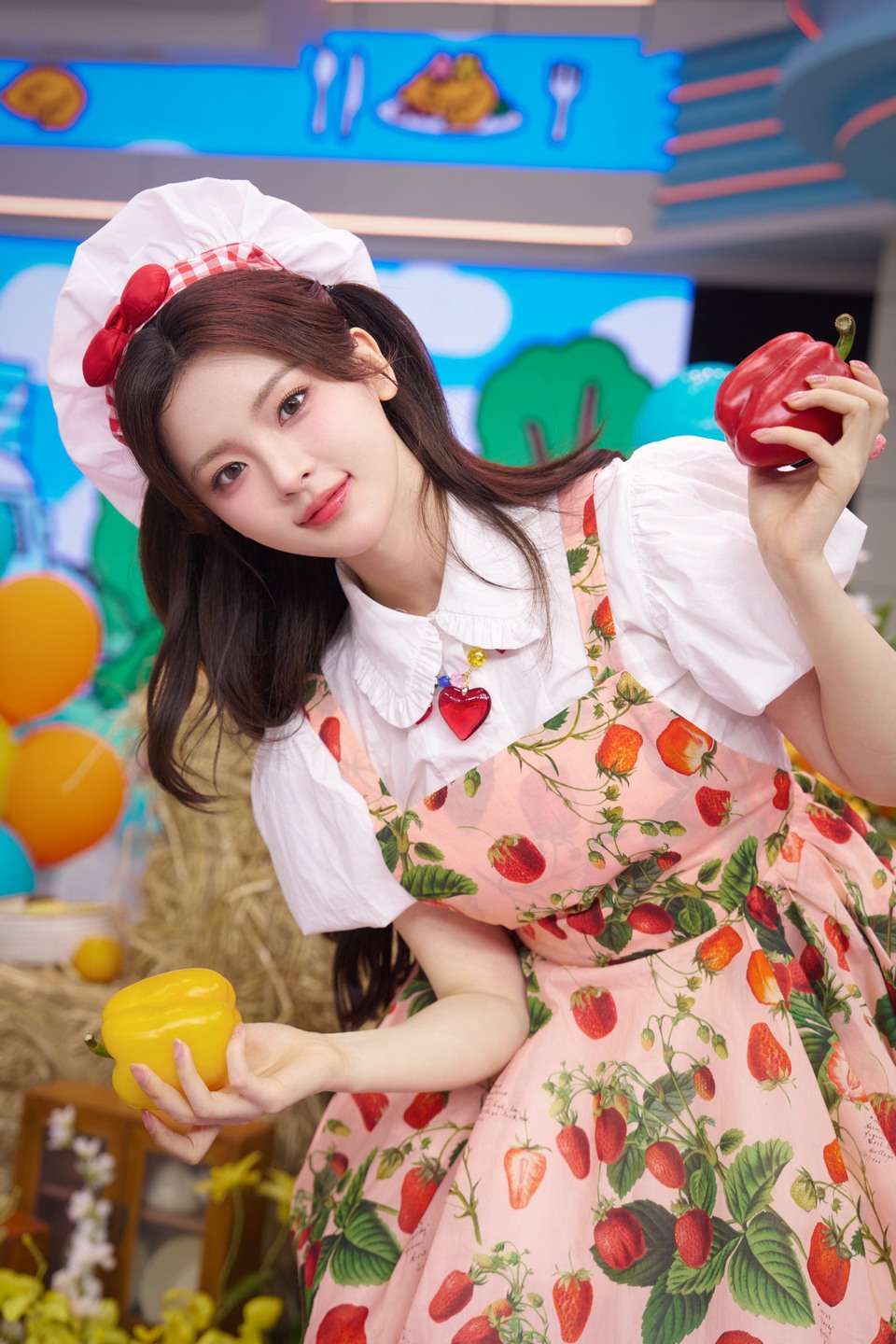 杨超越化作甜心厨娘 挥舞魔法锅铲将幸福拌入美味