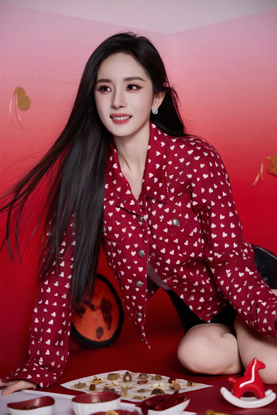 杨幂红马驰骋 当所有奇思妙想汇聚在一个画面里