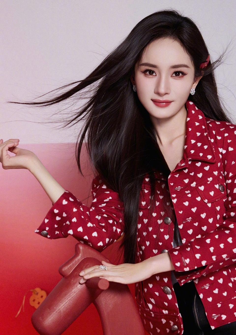 杨幂红马驰骋 当所有奇思妙想汇聚在一个画面里