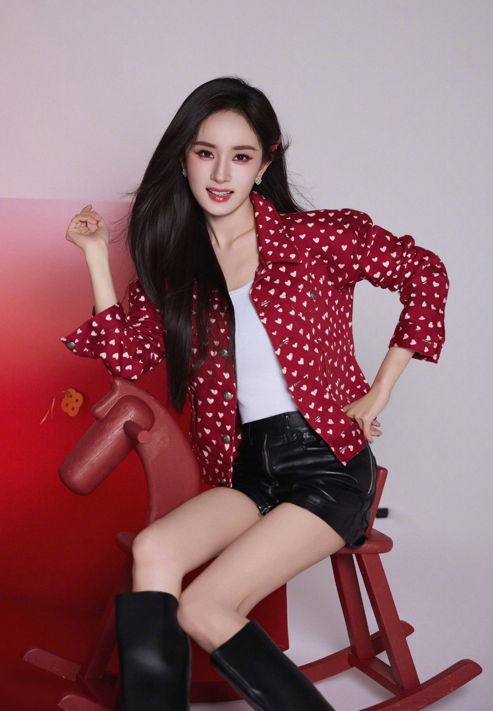 杨幂红马驰骋 当所有奇思妙想汇聚在一个画面里