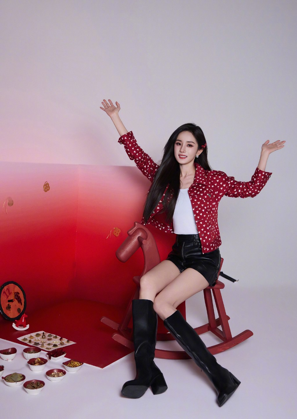 杨幂红马驰骋 当所有奇思妙想汇聚在一个画面里