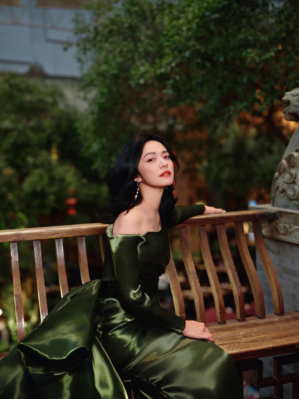 姚晨绿意蔓延静谧而灵动 走入流动的光影故事  第1张