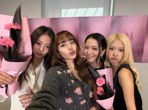 BLACKPINK十周年争议持续发酵,Jennie终致歉,全员向粉丝表达感谢