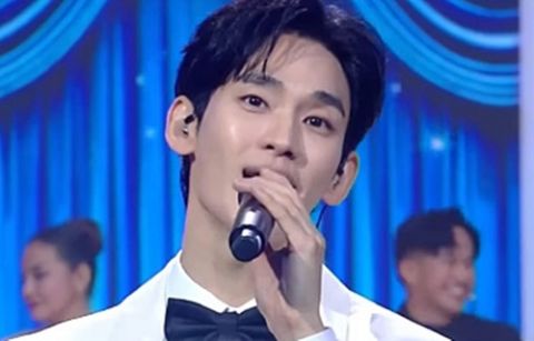 金秀贤时隔17个月重回公众视线,瘦削献唱经典曲目,十月将举办两万人大规模粉丝见面会